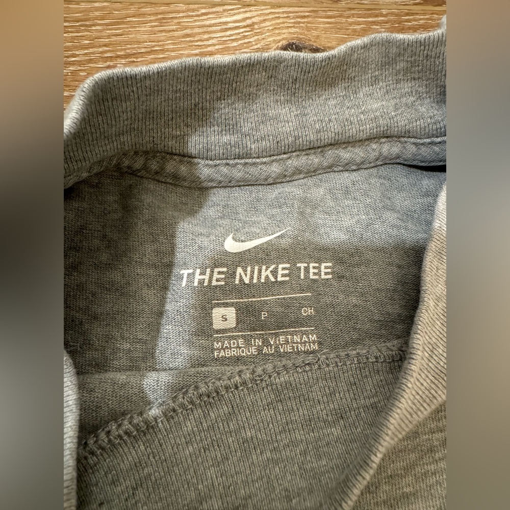 Nike - Picture 3 of 5